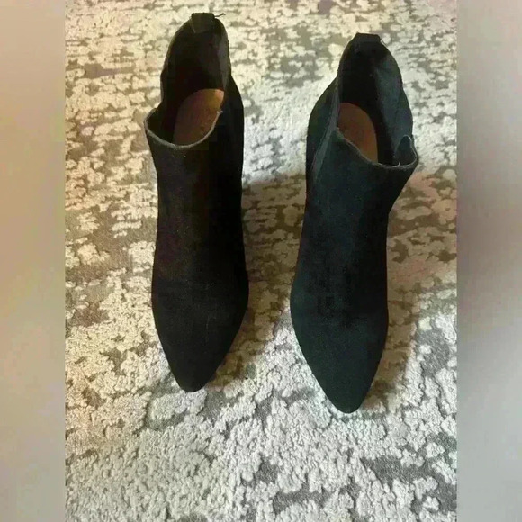 Vince Camuto Yannick Black Suede Wedge Pull On Ankle Bootie Womens 9.5 - Picture 1 of 5